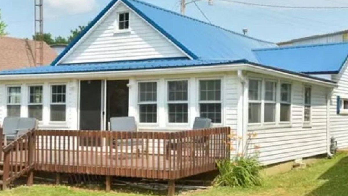Russells Point Cottage | Cozy Lake Cottage, in the heart of Indian Lake