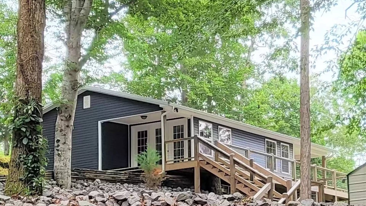 Cadiz Cottage | Cozy lake cottage minutes from Lake Barkley Resort and Land Between the Lakes.