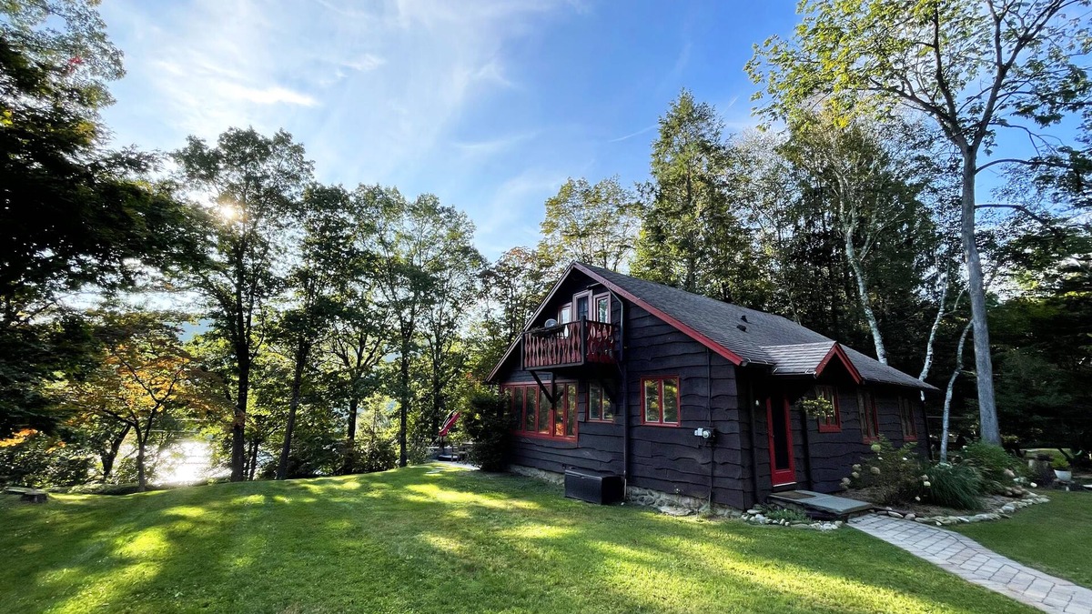New Milford Cottage | Cozy Lake Cottage with Hot Tub, Views, Kayaks