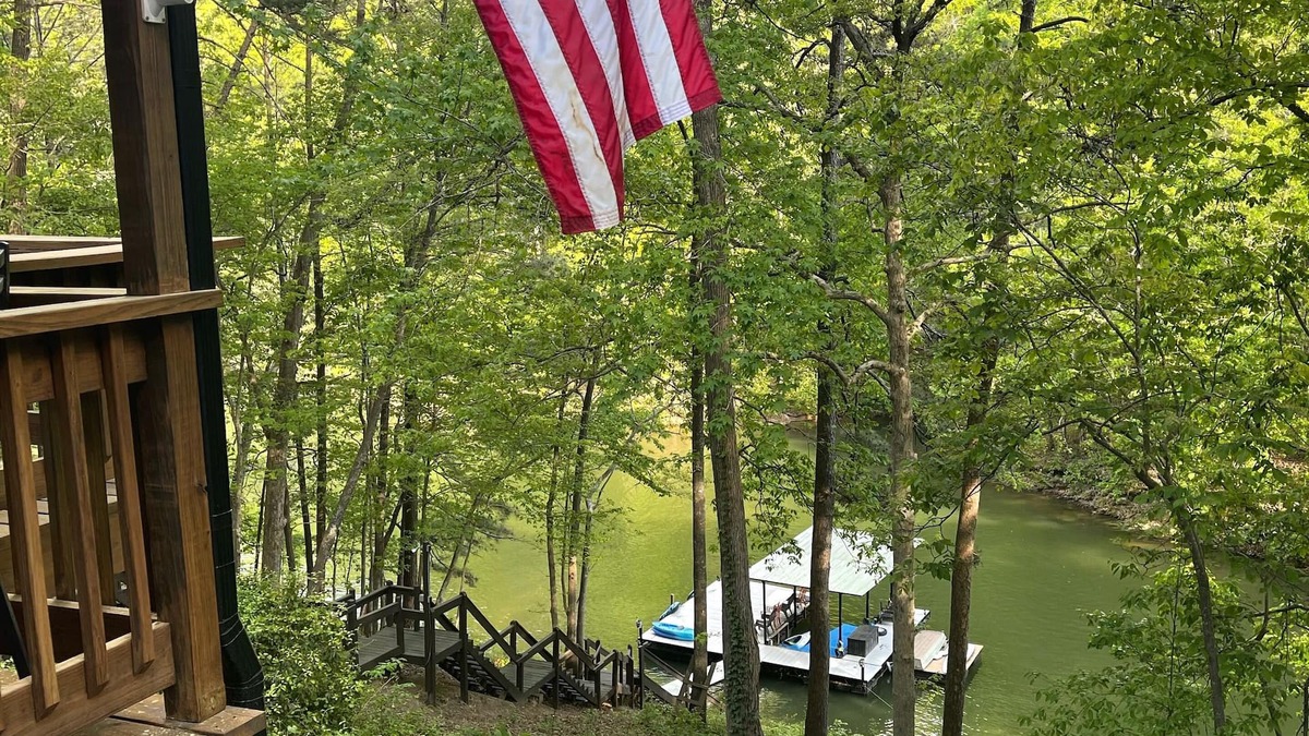 Woodstock Cabin | Cozy Lake Front Cabin, sleeps 8, Lake Allatoona