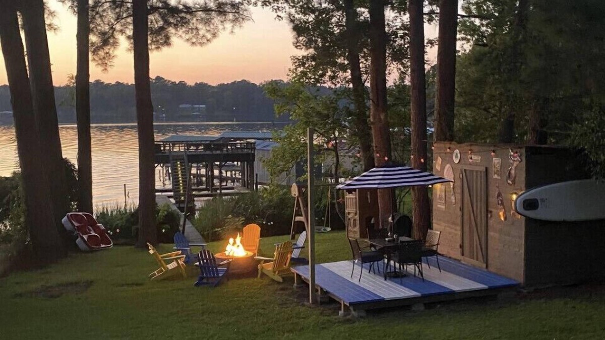 Long Branch House | Cozy Lake Front Cabin for Romantic Getaway or a Family Vacation