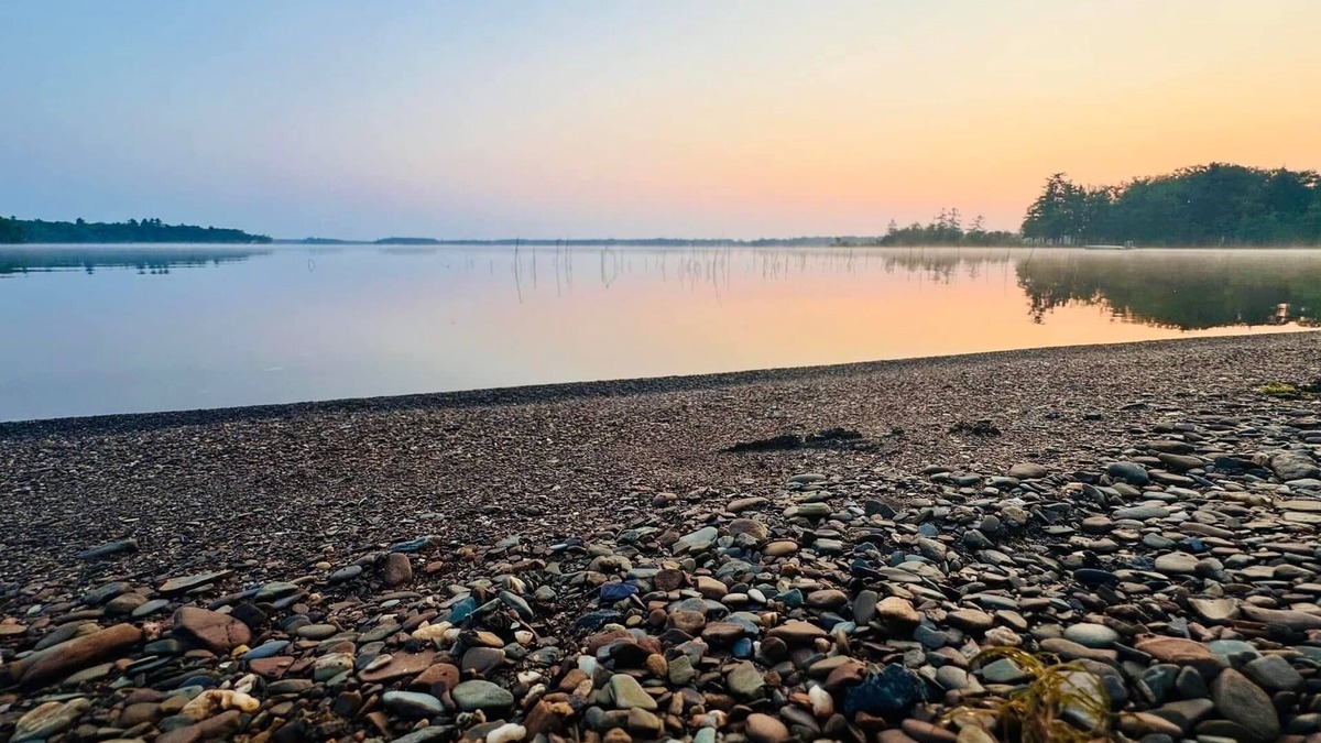 Glenburn Cabin | Cozy Lake Front Cabin minutes to Bangor and the University of Maine