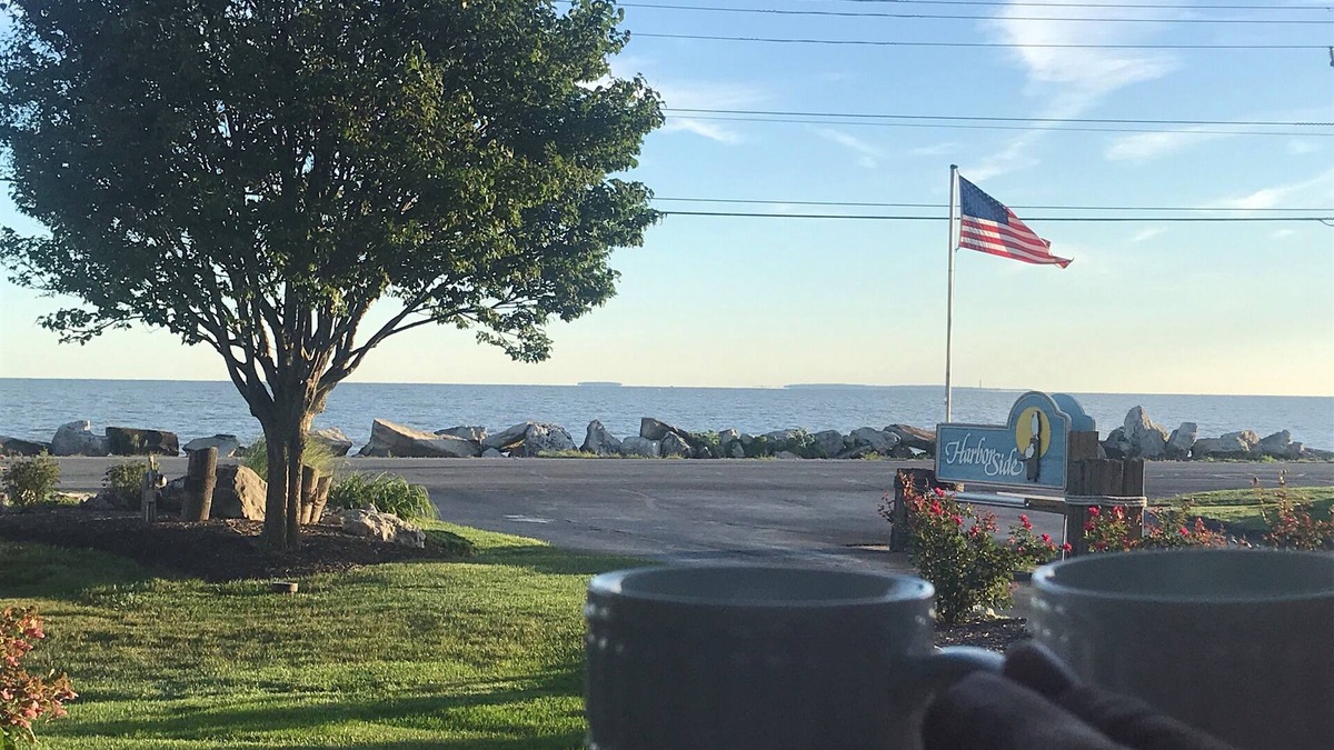 Port Clinton Condo | COZY, LAKE FRONT Condo, Private Deck, Walk to Jet Express