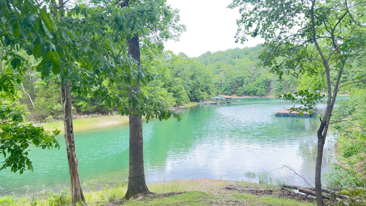 Rogers Cabin | Cozy Lake Front Family Friendly Cabin, Bunk House, Kayaks and Canoe!