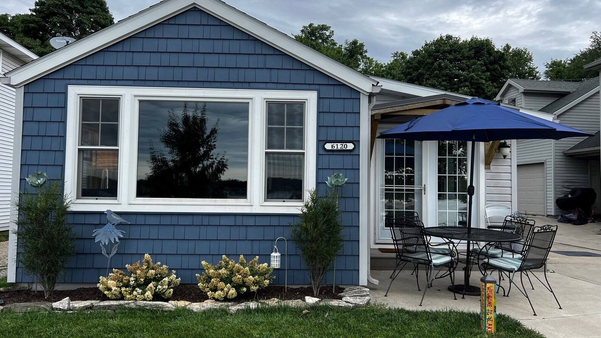 Angola House | Cozy lake-front home on beautiful Lake Gage