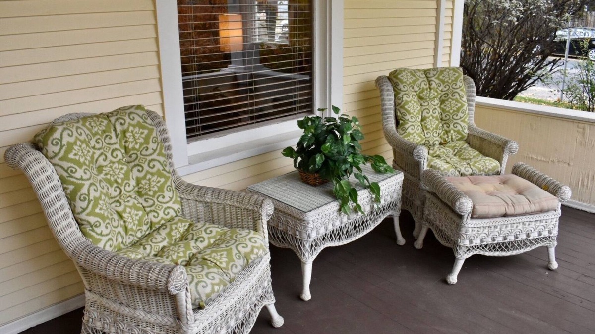 Southwest Minneapolis Apartment | Cozy Lake Harriet 2BR, great walking neighborhood yet min to downtown and MOA