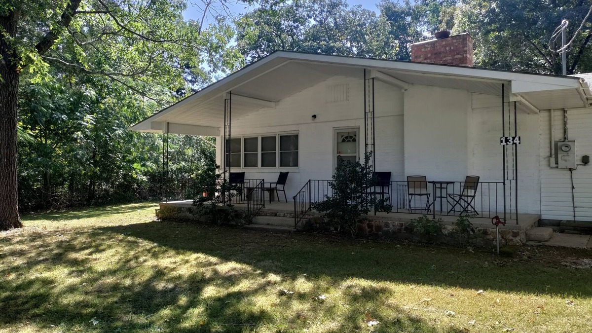 Diamond City House | Cozy Lake Home- Fishing Golfing Boating Relaxing!