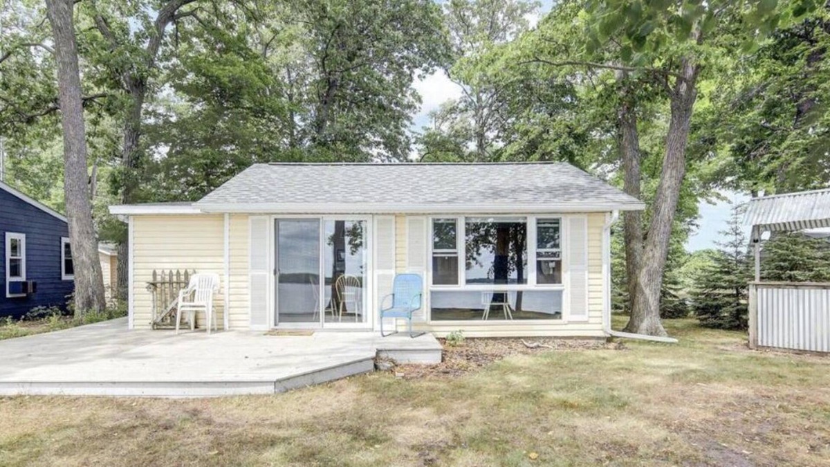 Hillman House | Cozy lake home, fishing and recreational land for all your favorite activities!