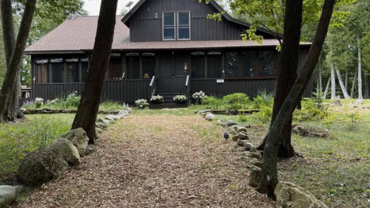Kincheloe House | Cozy Lake Home Located on Marquette Island Surrounded by Water Beautiful Sunsets
