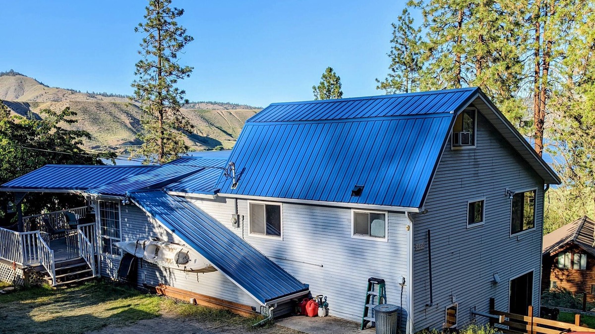 Wellpinit House | Cozy lake house escape w/covered deck to enjoy the views & close community beach