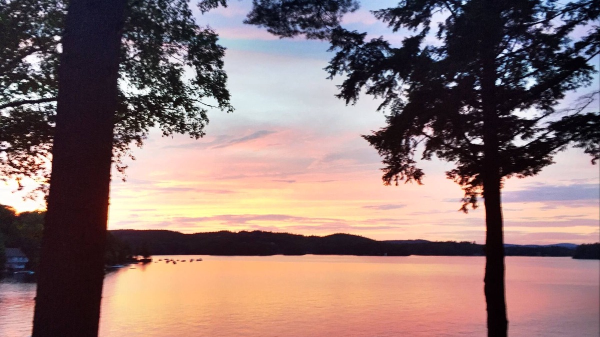 Mount Sunapee Cottage | Cozy lake house on gorgeous Lake Sunapee and 3.5 miles from Mt. Sunapee