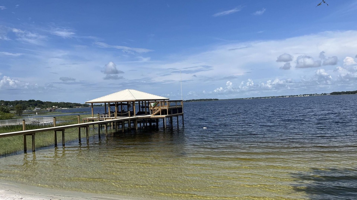 Babson Park Cabin | Cozy lake house with private beach and boat dock on Crooked Lake in central FL