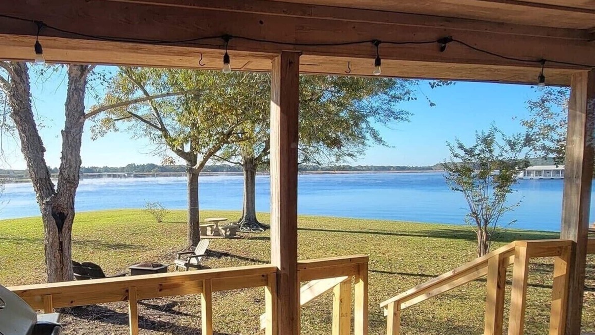 Chatham House | Cozy Lake House with Amazing Views Close to Hooks Marina