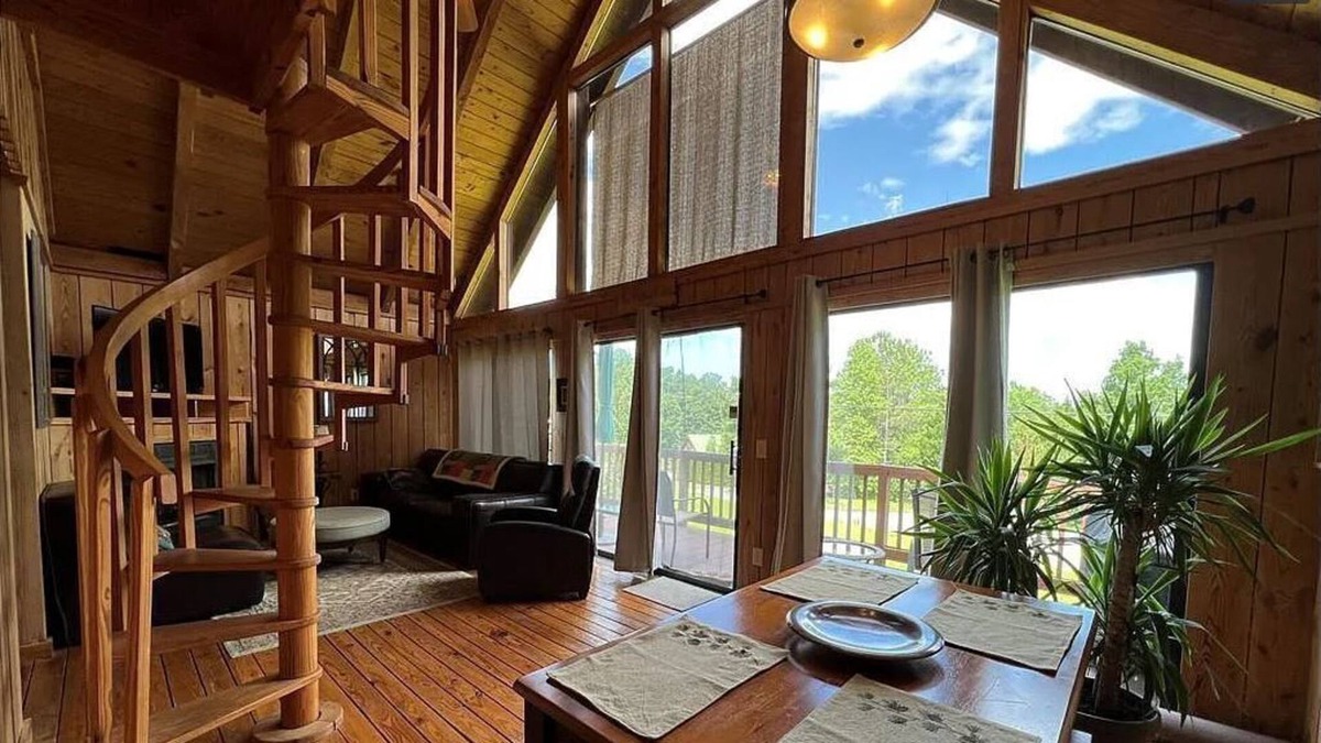 Six Mile Cabin | Cozy Lake Keowee Cabin