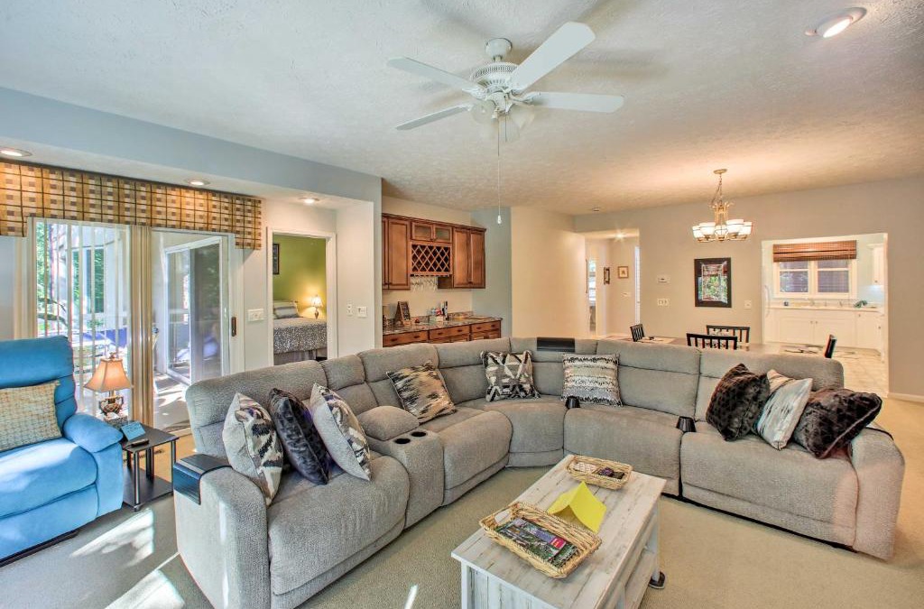 Salem Apartment | Cozy Lake Keowee Condo with Resort Amenities!