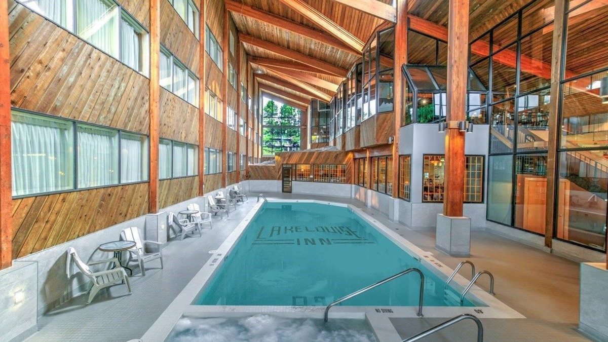 Lake Louise Condo | Cozy Lake Louise Retreat | Jacuzzi + Fireplace
