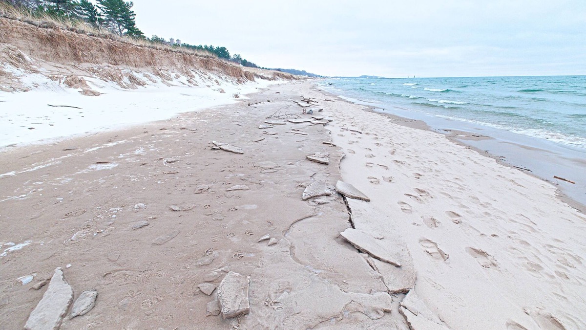 Onekama Cottage | Cozy Lake Michigan cottage with spectacular views