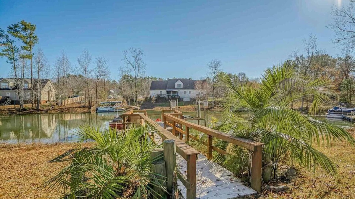 Prosperity House | Cozy Lake Murray lake front house with dock