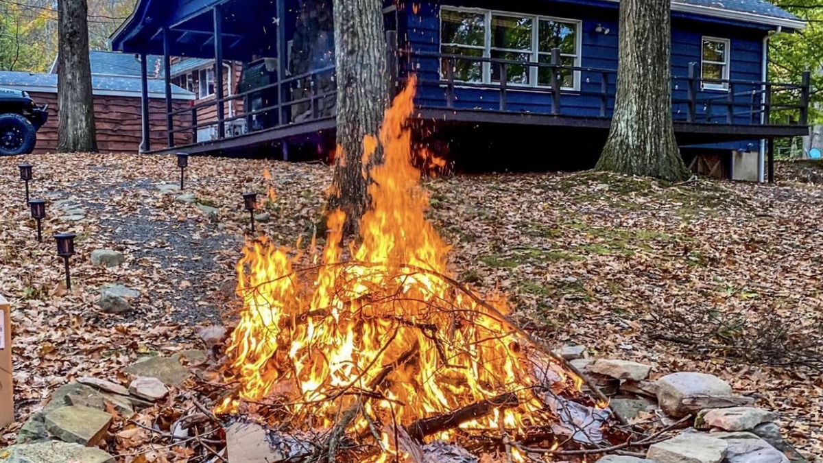 Lakeville Cabin | Cozy Lake View Cabin on Lake Wallenpaupack with beach area access!