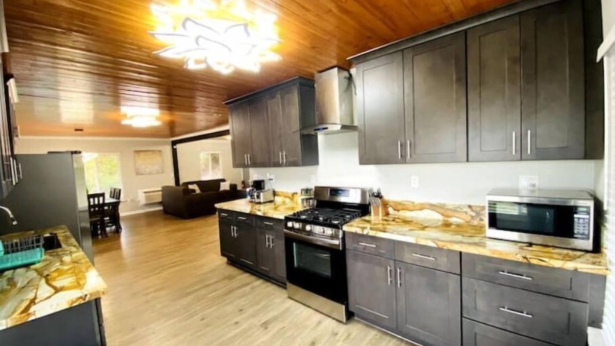 Klamath Falls House | Cozy Lake View Experience