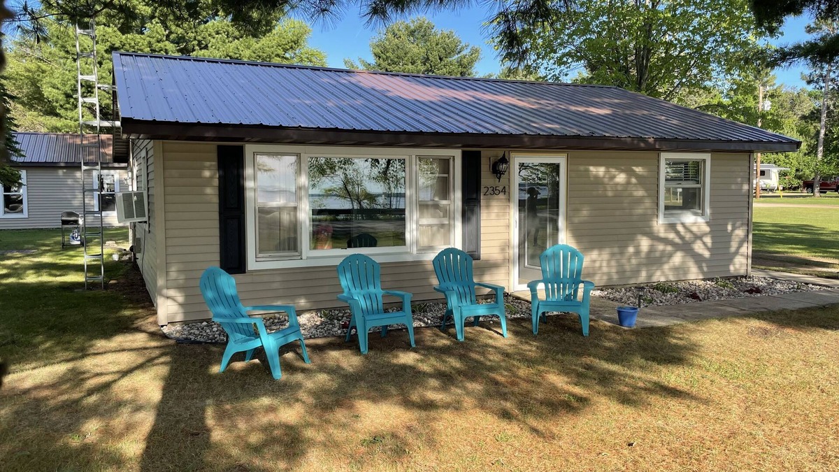 Friendship House | Cozy Lake View Getaway