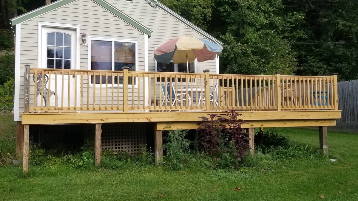Hubbardton House | Cozy Lake View House