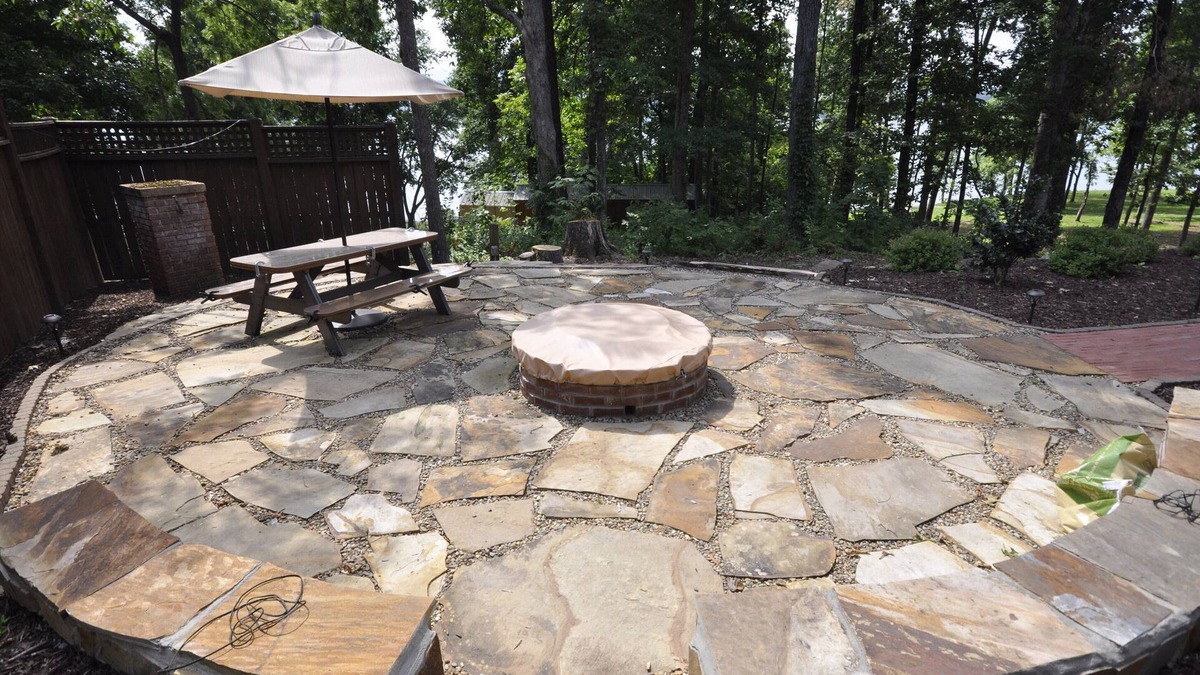Hayesville Cabin | Cozy Lakefront 2-bedroom cabin on Lake Chatuge in Hayesville Bonus sleeping area