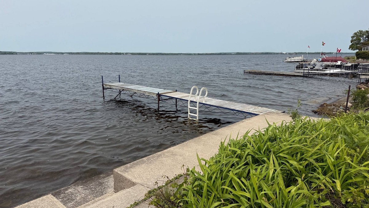 Carrying Place Cottage | Cozy Lakefront Cottage in Carrying Place