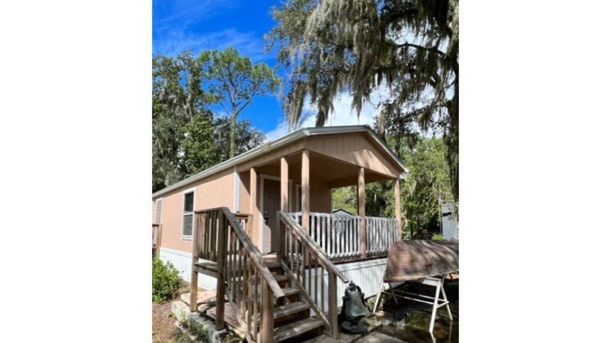 St. Augustine Cabin | Cozy lakefront cabin