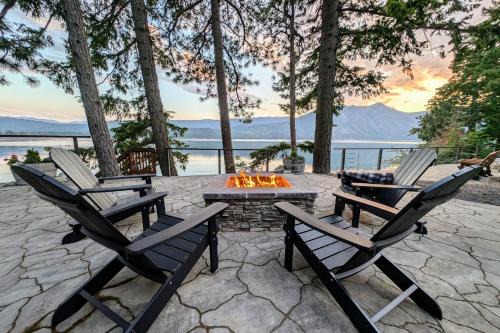 Cle Elum House | Cozy Lakefront Cabin