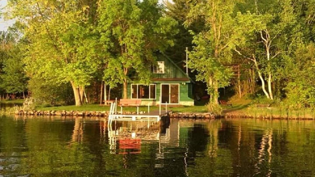 Comstock Cabin | Cozy Lakefront Cabin w/canoe, hammock, fire-pit & grill! Perfect group getaway