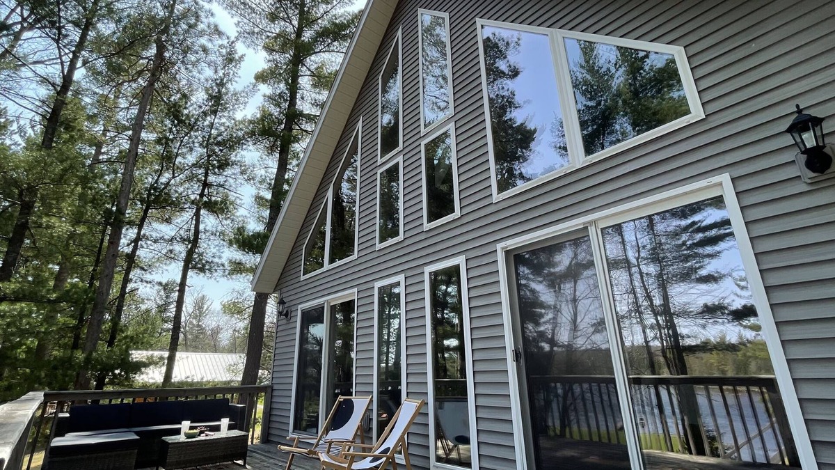 Atlanta Cabin | Cozy lakefront cabin with kayaks