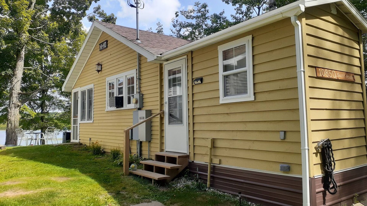 Broomfield Cabin | Cozy lakefront cabin with fireplace, private beach, kayaks. Open year round!