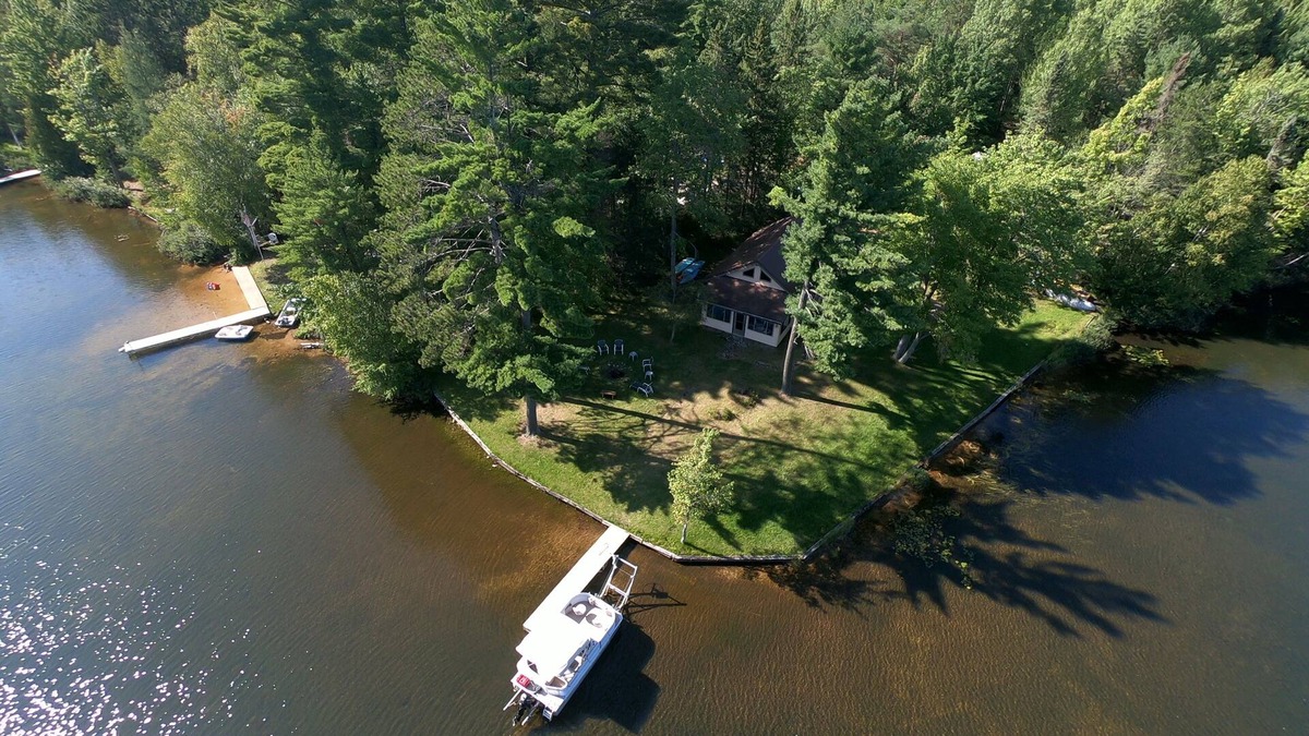 Rumely House | Cozy, Lakefront Cabin - Year Round Retreat!