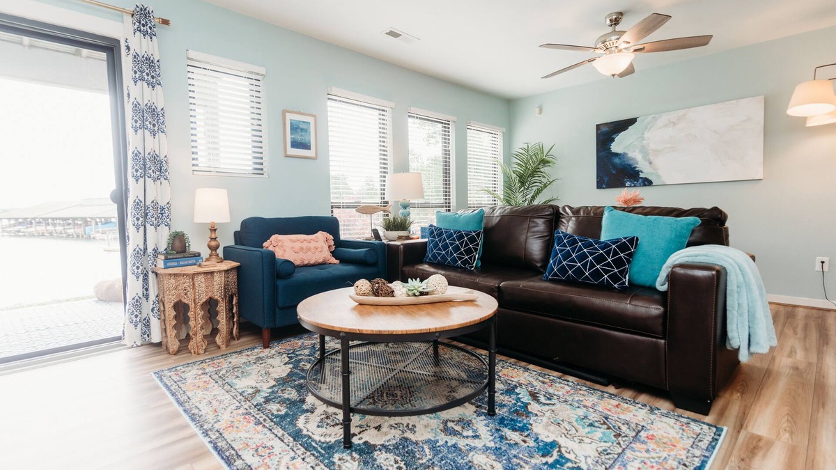 North Shore Condo | Cozy Lakefront Condo with Kayaks at Bernard's Landing on Smith Mountain Lake