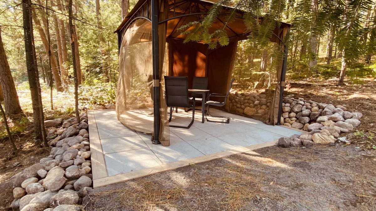 Bonfield Cottage | Cozy Lakefront Cottage with Sandy Beach