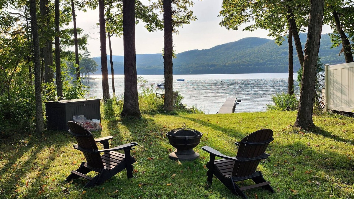 Willsboro House | Cozy lakefront cottage with beach.