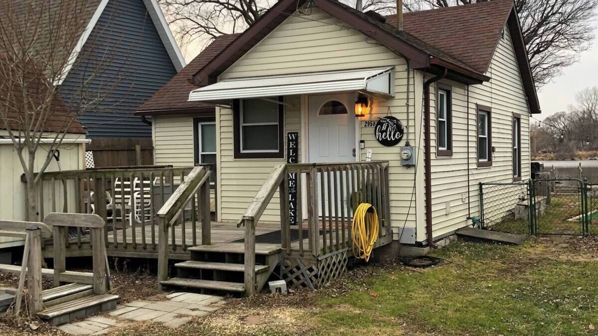 Shoreland Cottage | Cozy lakefront cottage. It’s a perfect getaway for a couple or a small family.
