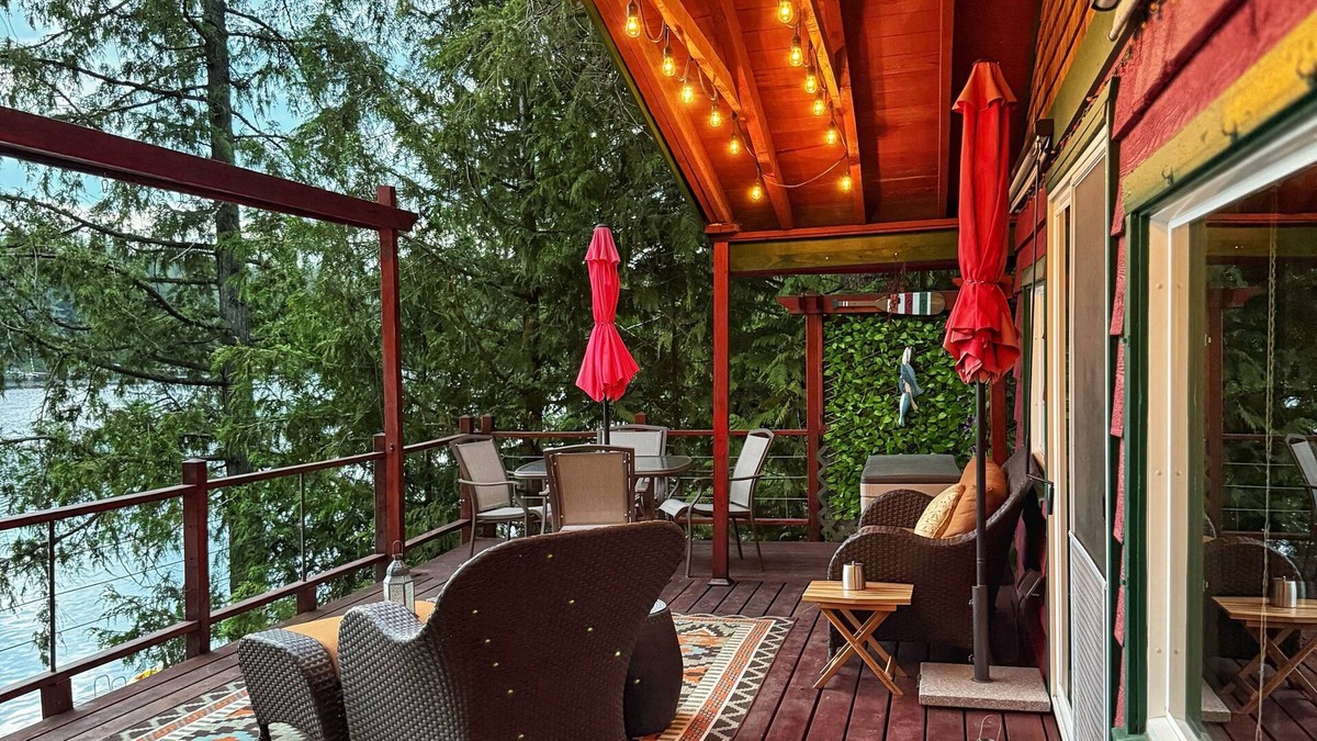Newport Cabin | Cozy Lakefront Cottage on Sacheen Lake