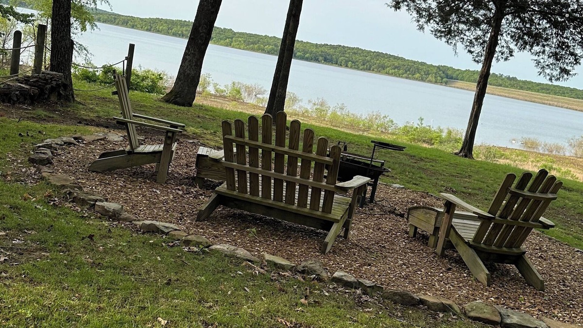 Heber Springs House | Cozy Lakefront: Family Friendly Home with Gentle walk to Greers Ferry Lake
