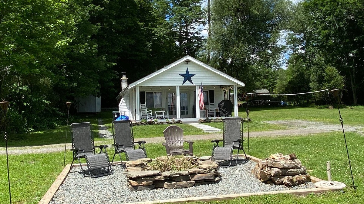 Union Dale Cottage | Cozy Lakefront Getaway