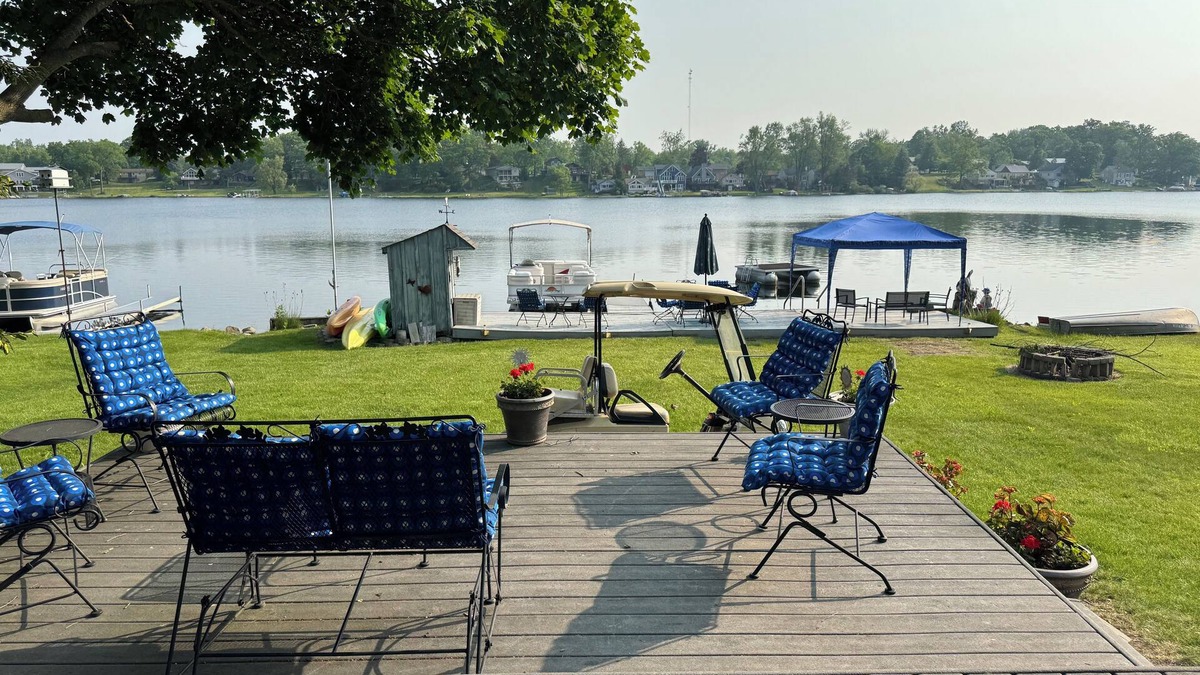 Frontier House | Cozy Lakefront Getaway with 3 kayaks, in Hillsdale County, Bird Lake Michigan.