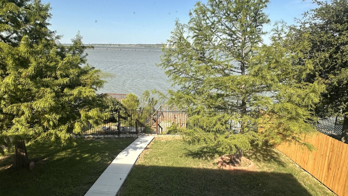 Grand Prairie House | Cozy Lakefront Home with Private Dock, Grill, & Stunning Views– Near AT&T