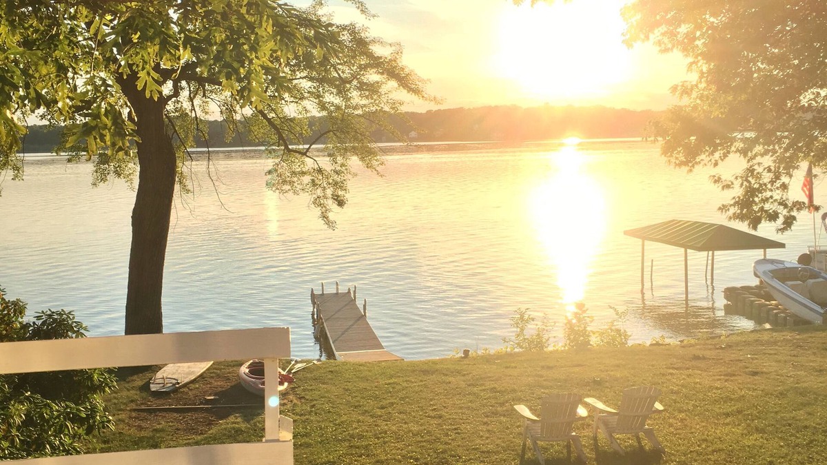 Orange Lake House | Cozy Lakefront Home - 278 FIVE STAR Reviews - Kayaks, Sunsets & Panoramic Views