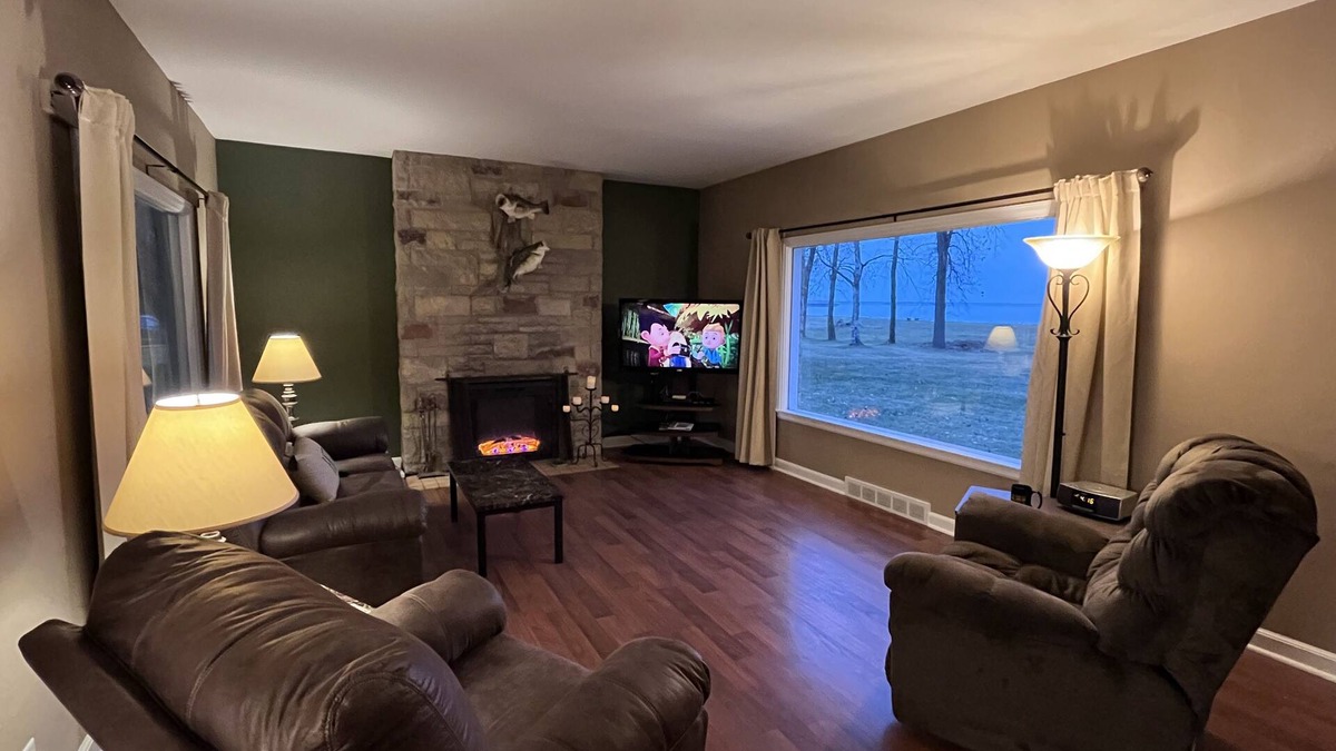 Green Bay House | Cozy, lakefront home in Green bay, WI.