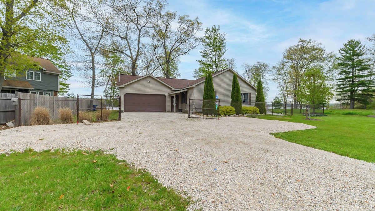 Manistee House | Cozy Lakefront Home, Minutes from Lake MI, 2 Bedrooms, 2 Bathrooms. Sleeps 6