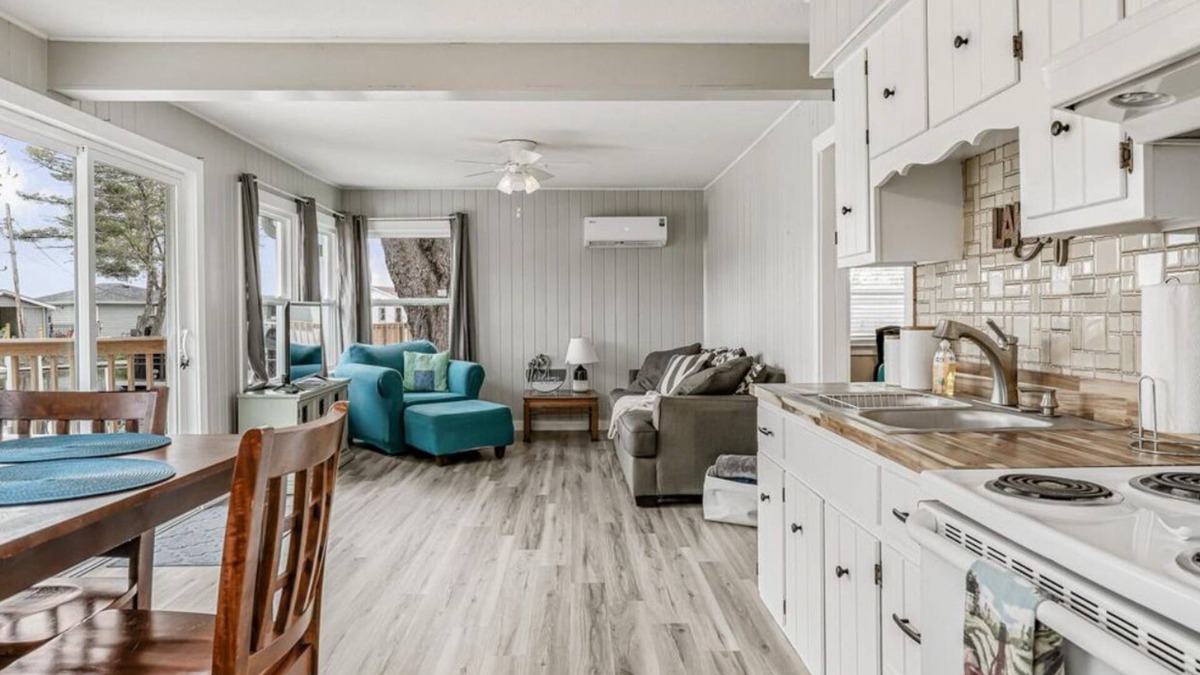 Leesburg House | Cozy lakefront home on Big Barbee Lake