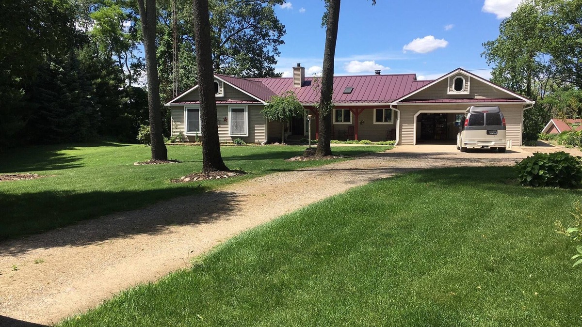 Marcellus House | Cozy Lakefront house on Secluded Wooded lot on Private Lake
