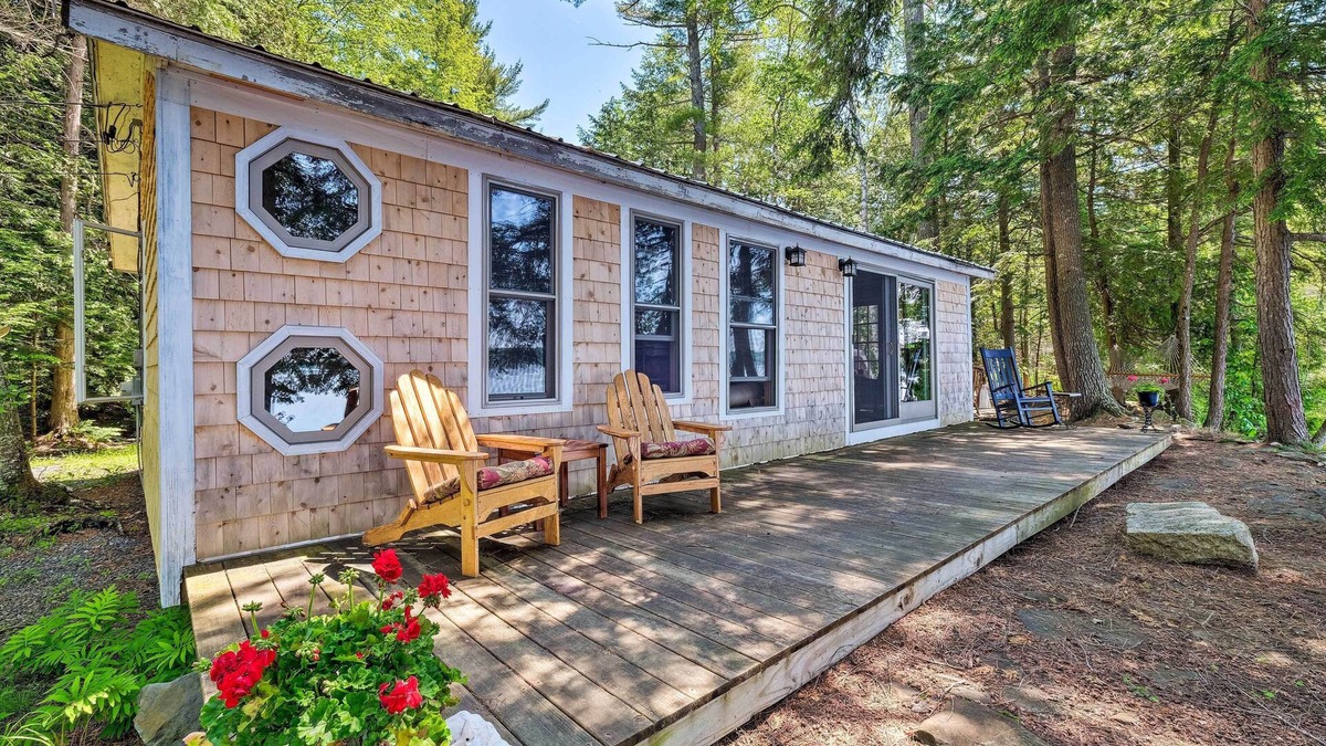 Madison Cabin | Cozy Lakefront Madison Cabin w/Dock & Kayaks