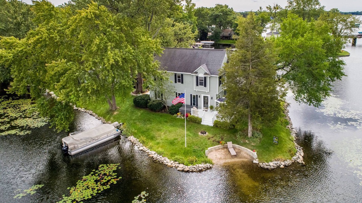 Wolverine Lake House | Cozy, lakefront retreat on private peninsula.